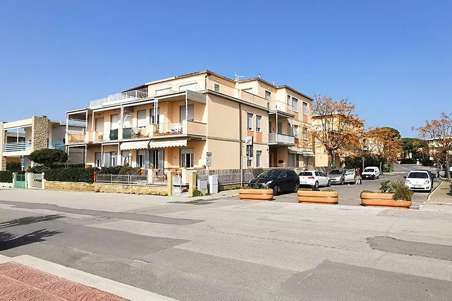 Follonica Vacanze 7 0*,